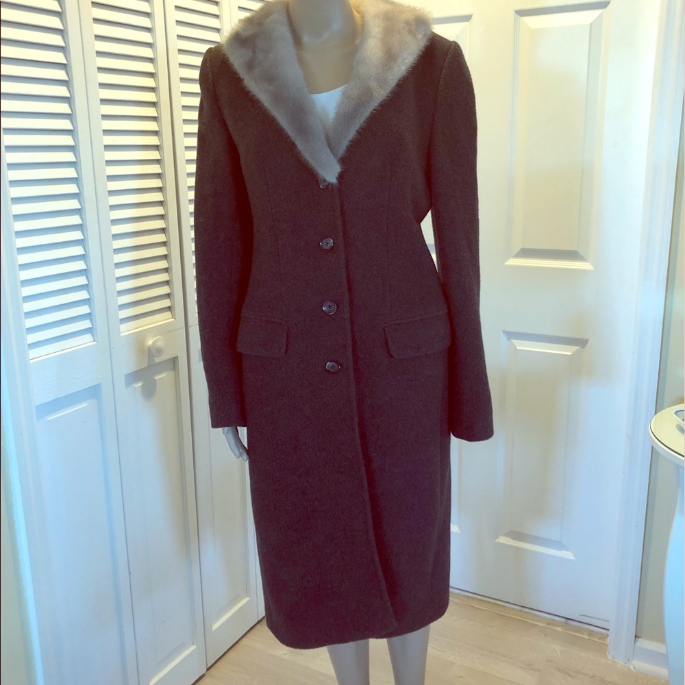 Dolce & Gabbana wool cashmere coat. Mink collar